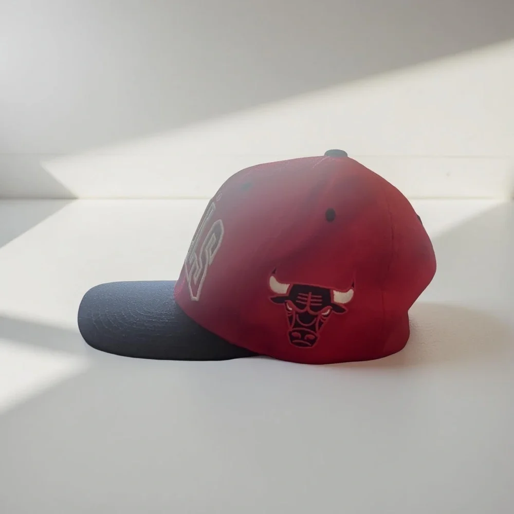 NEW Mitchell & Ness Chicago Bulls Snapback Hat Red Black | Hardwood Classics NBA